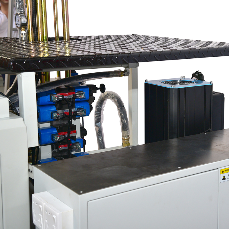 單滑板雙射立式注塑機電磁閥